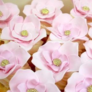 Cupcake with rose and gold centre